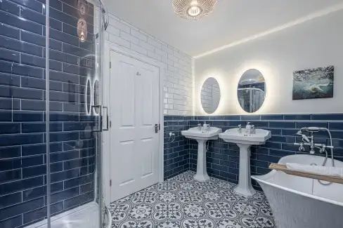 Family bathroom at Ty Glas Beach House, Anglesey