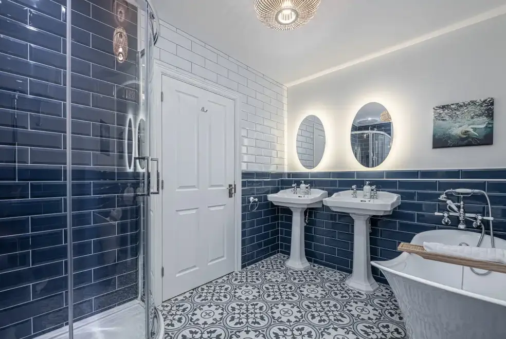 Family bathroom at Ty Glas Beach House