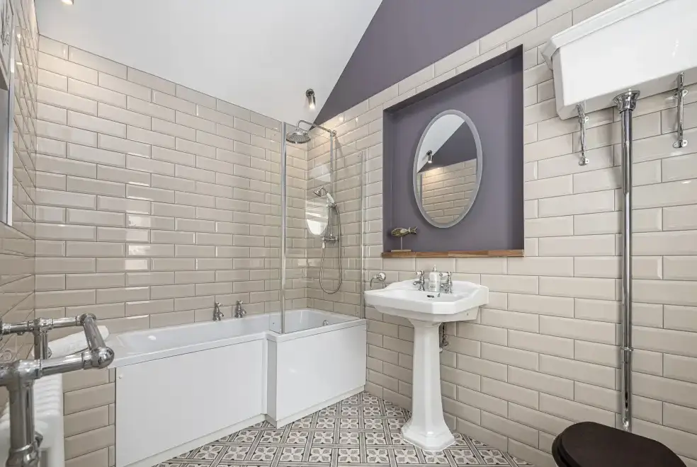 Family bathroom at Ty Glas Beach House
