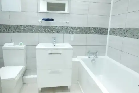 Family bathroom at Ty Gwyn Cottage, Powys