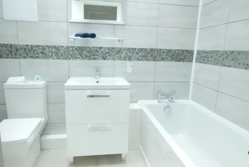 Family bathroom at Ty Gwyn Cottage