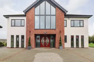 Ty Marlyn, Crofty, Swansea