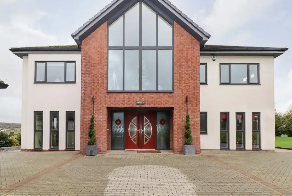 Ty Marlyn, from the outside