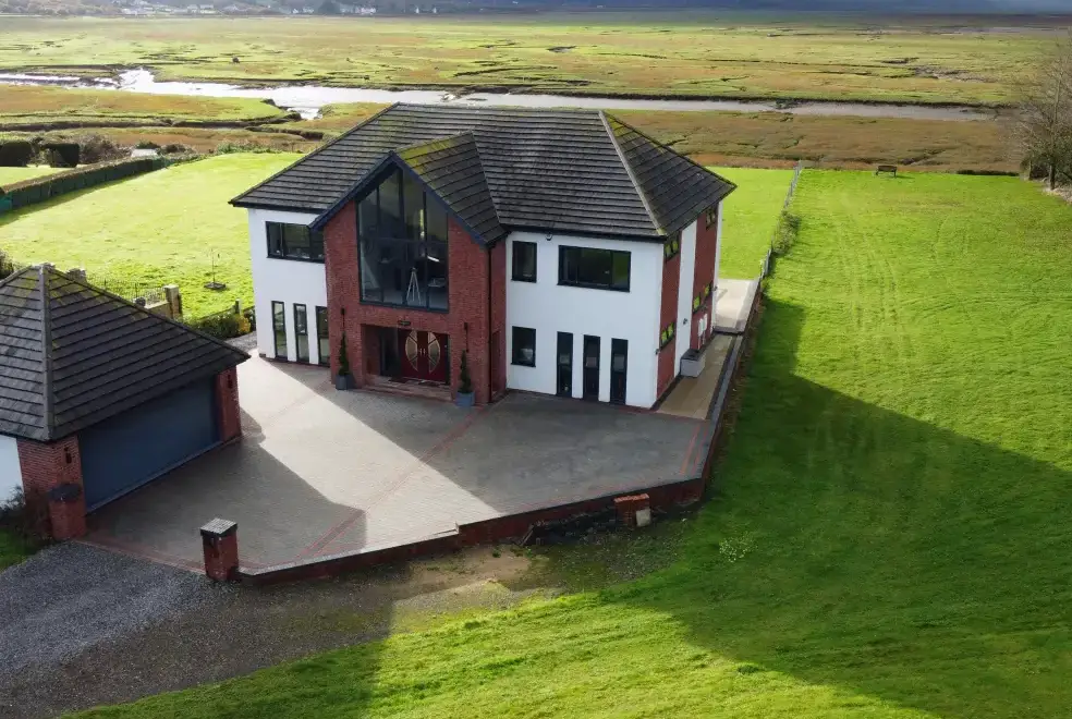 Ty Marlyn, from the outside