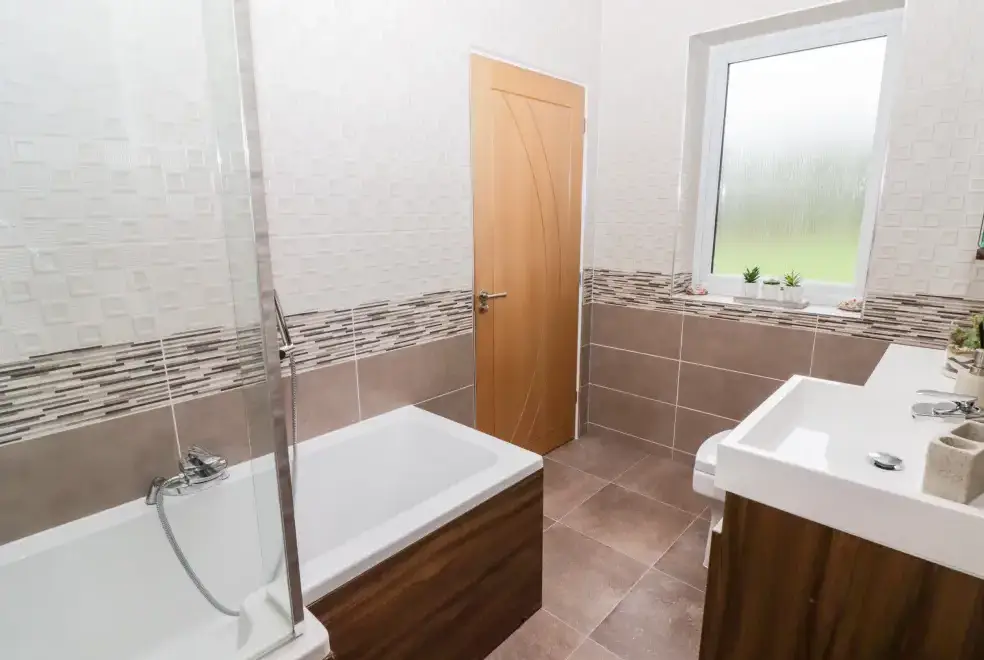 Family bathroom at Ty Marlyn
