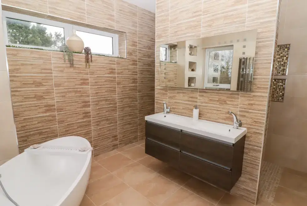 Ensuite bathroom at Ty Marlyn