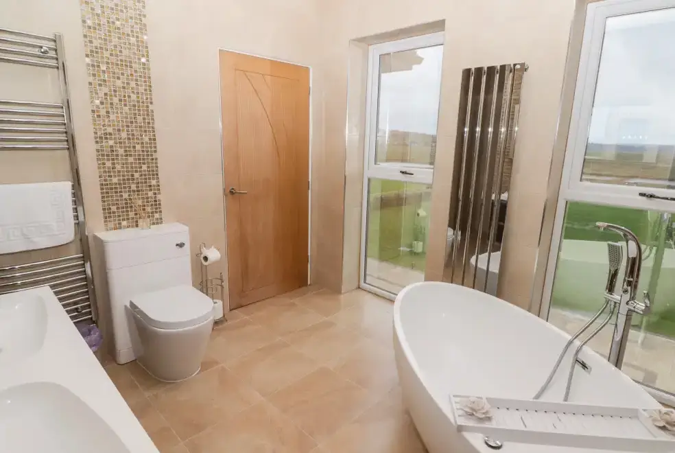 Family bathroom at Ty Marlyn