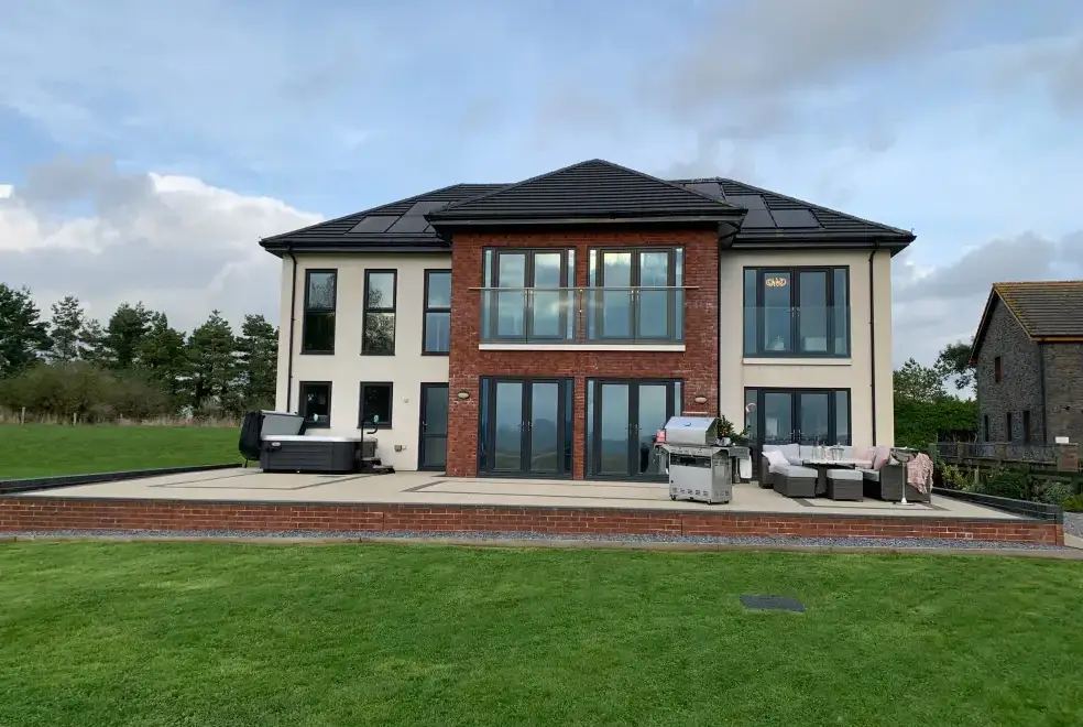 Ty Marlyn, from the outside