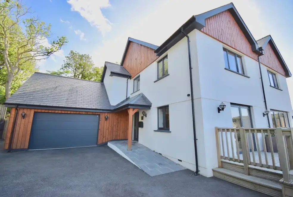 Ty Ni, from the outside