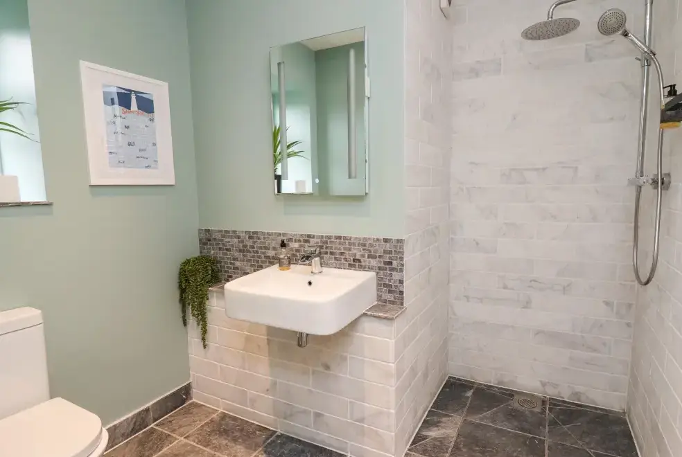 Shower room at Ty Ni