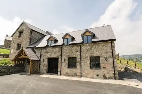 Tyn Y Celyn Isaf, Denbighshire, from the outside