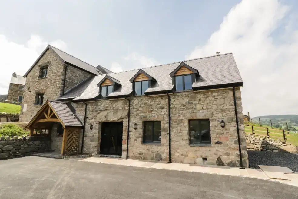 Tyn Y Celyn Isaf, from the outside