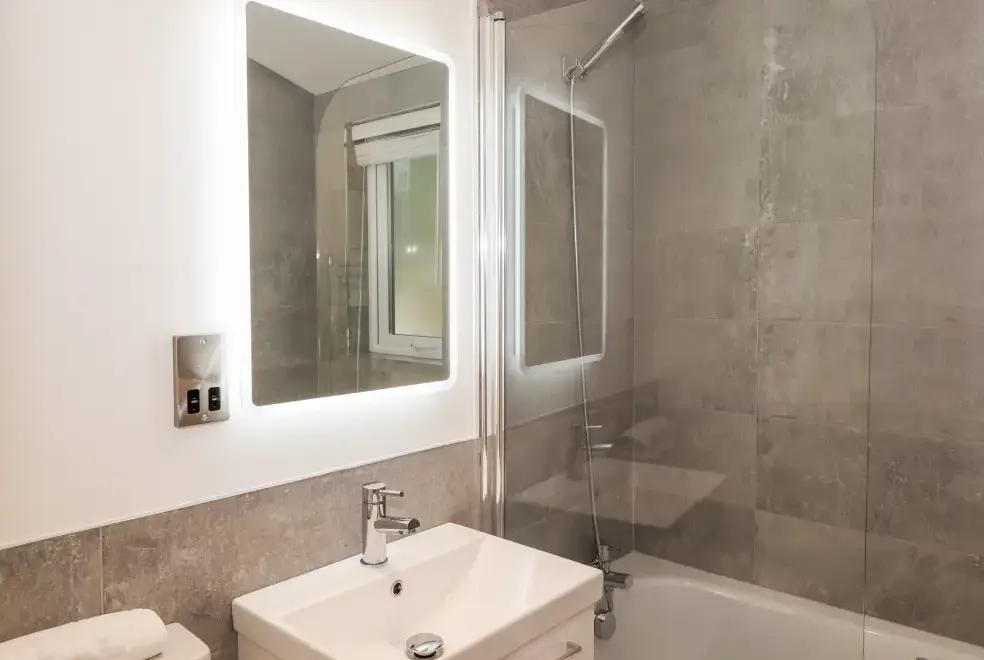 Ensuite bathroom at Unique Luxury Lodge