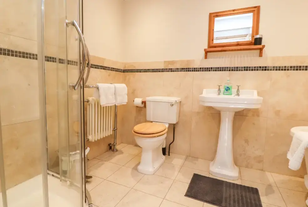 Shower room at Usherwoods Dairy