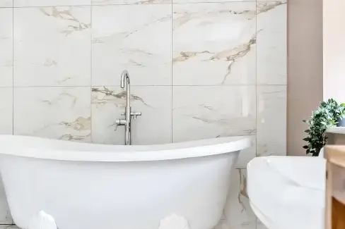 Family bathroom at Valerian Lodge, Gwynedd
