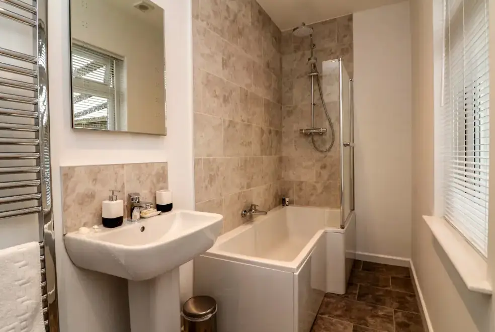 Family bathroom at Valley View