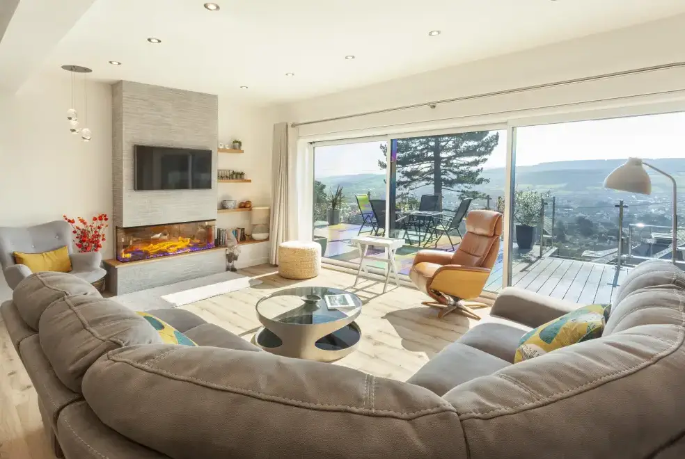 Lounge at Views Galore