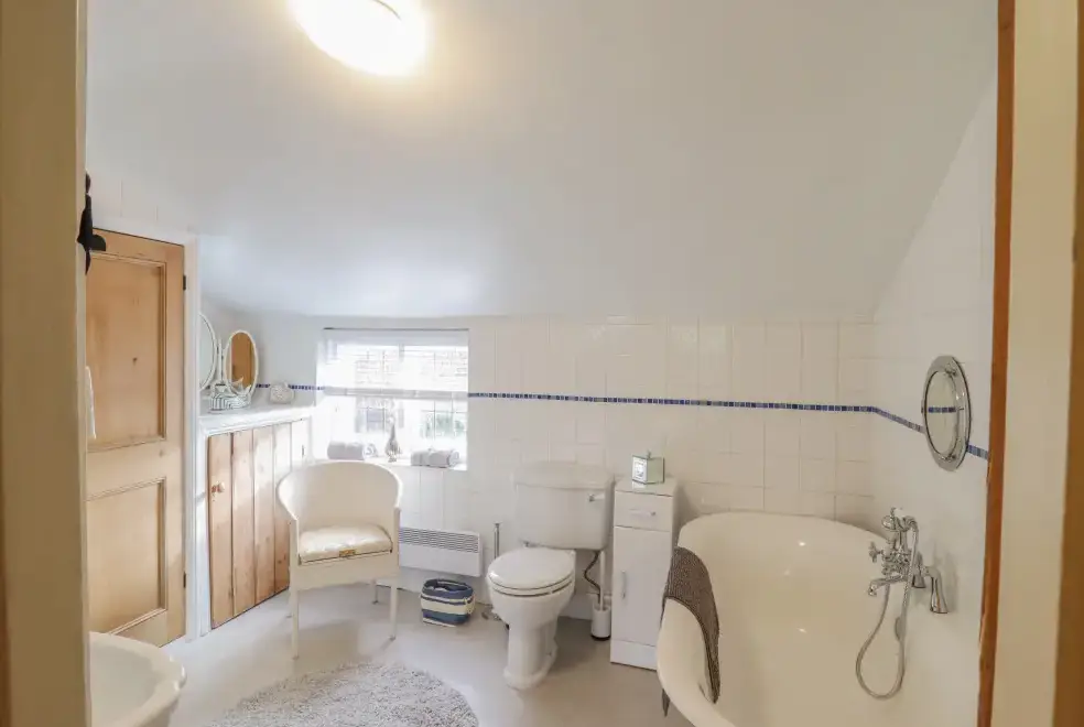 Family bathroom at Wayside Cottage