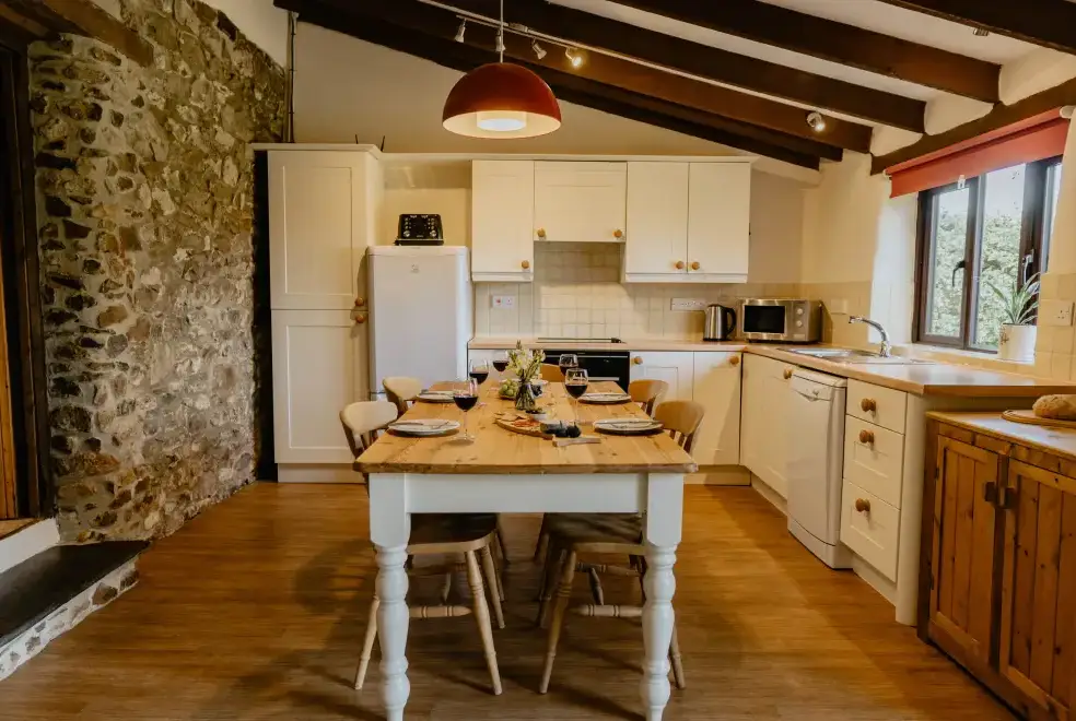 Kitchen/diner at Weathervane Cottage