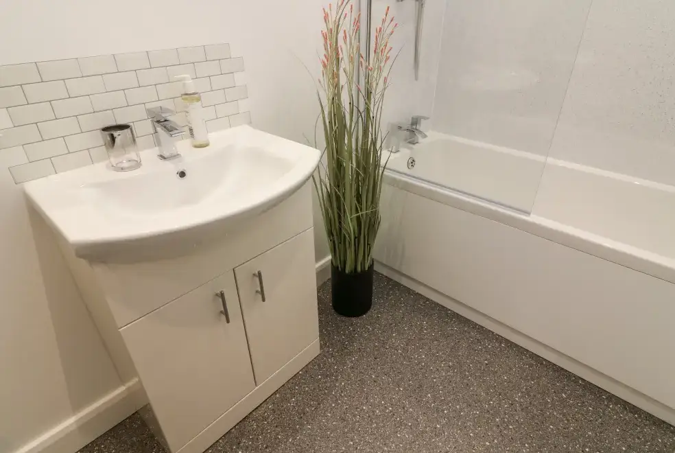 Family bathroom at Whernside Lodge
