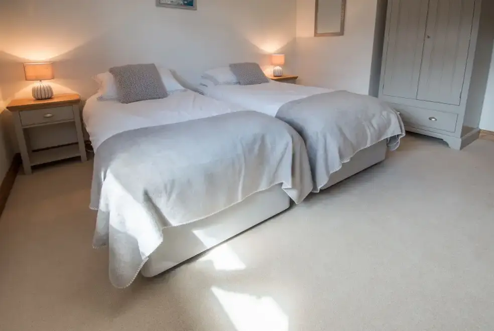 Twin bedroom at White Sands