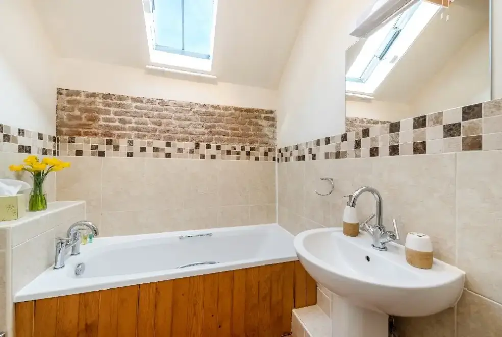 Family bathroom at Widgeon