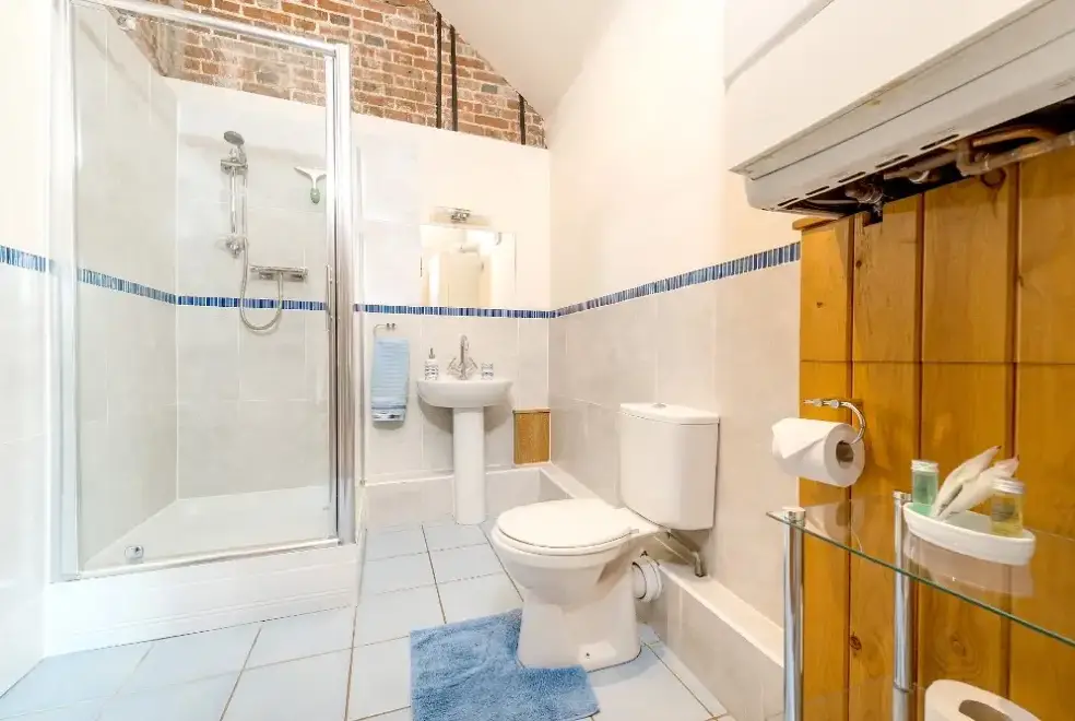 Shower room at Widgeon
