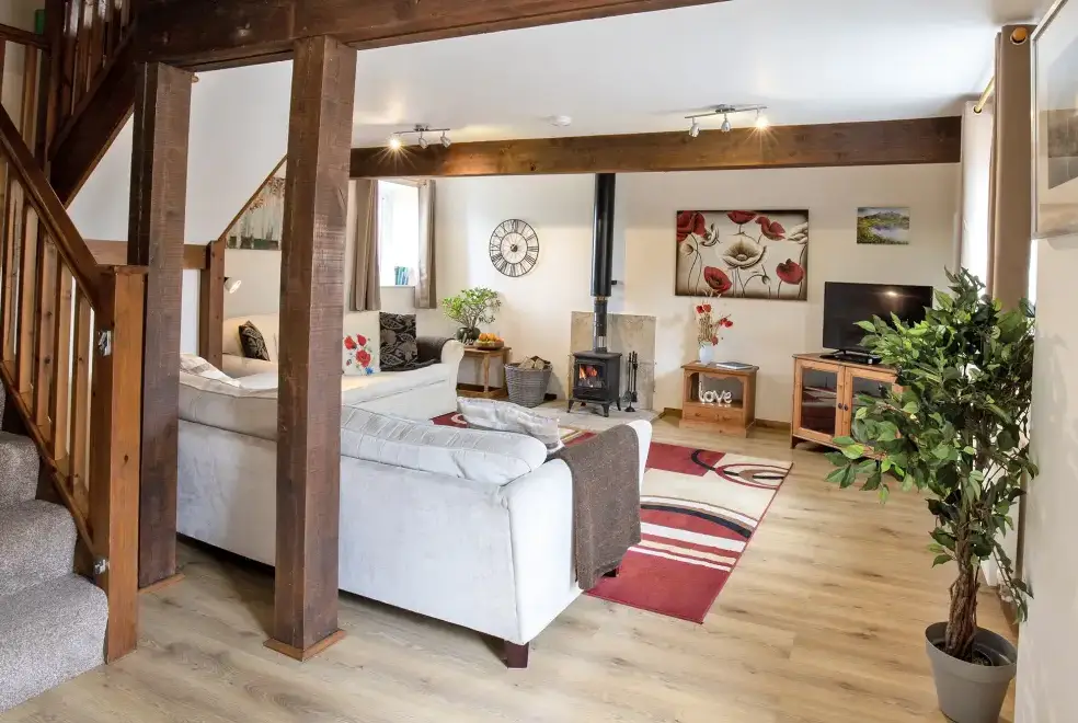 Lounge at William's Hayloft with Swimming Pool, Sports Court & Toddler Play Area