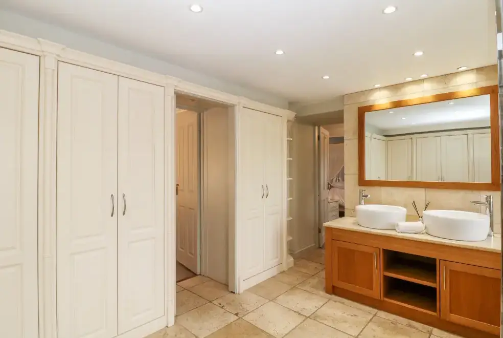 Ensuite bathroom at Winster Hall