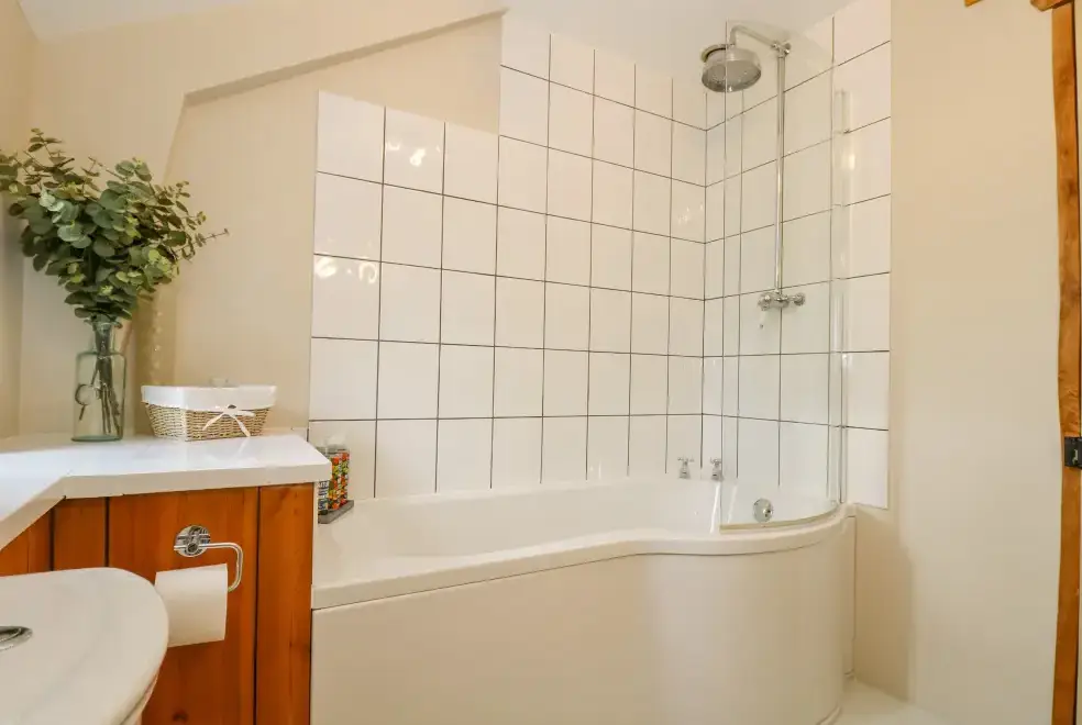 Family bathroom at Woodfield Coach House