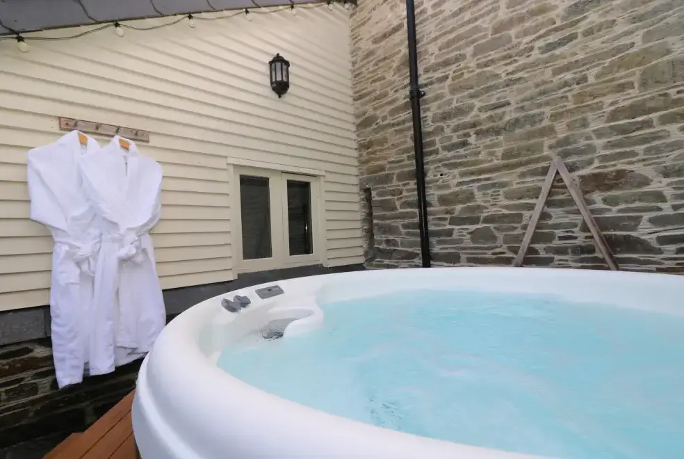 Private Hot Tub at Woodfield Coach House