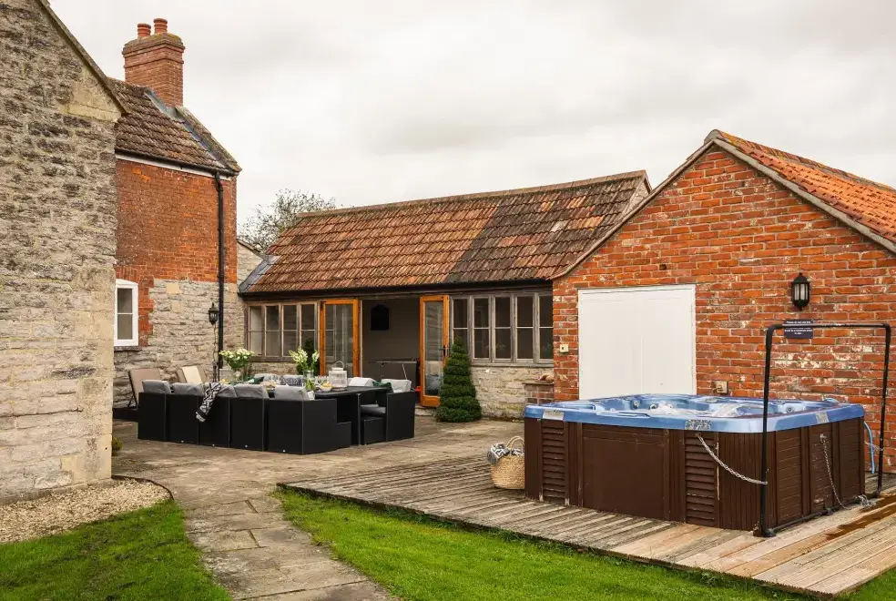 Private Hot Tub at Woodlands Farmhouse 