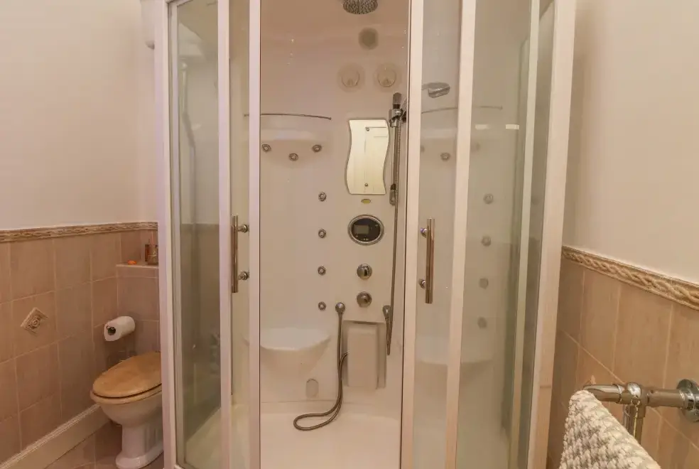 Shower room at Woodside House
