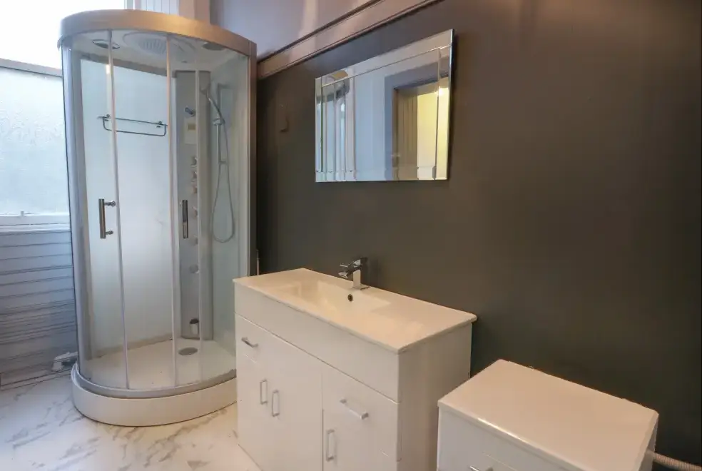 Shower room at Woodside House