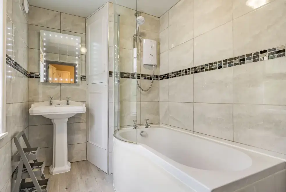 Family bathroom at Wychwood, North York Moors & Coast 