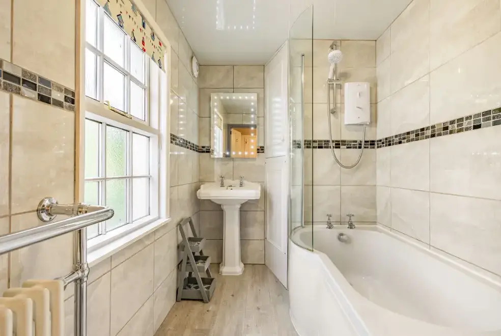 Family bathroom at Wychwood, North York Moors & Coast 