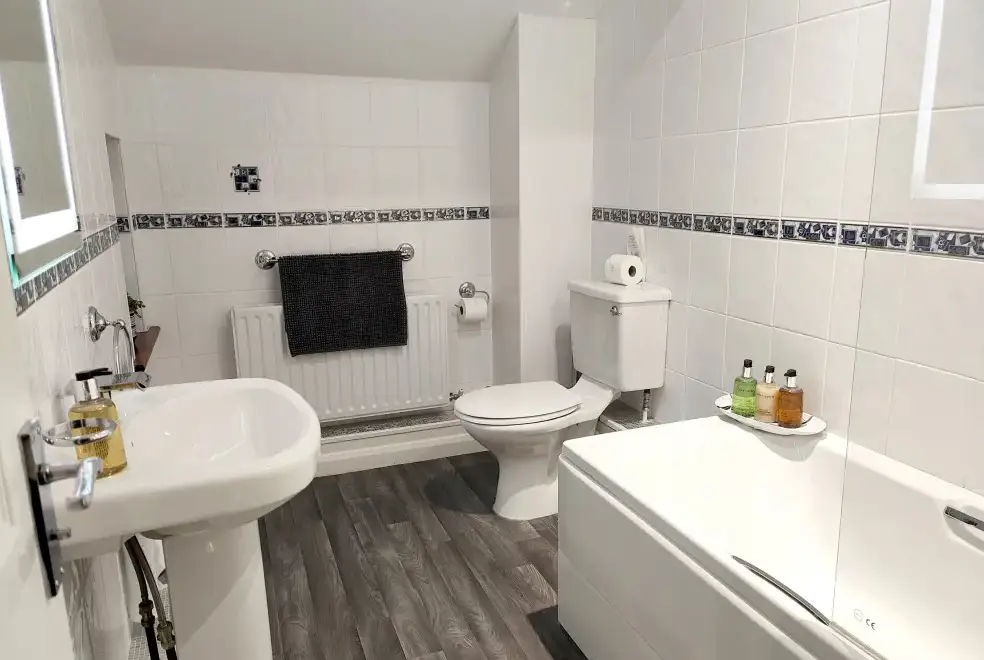 Family bathroom at Yewtree House