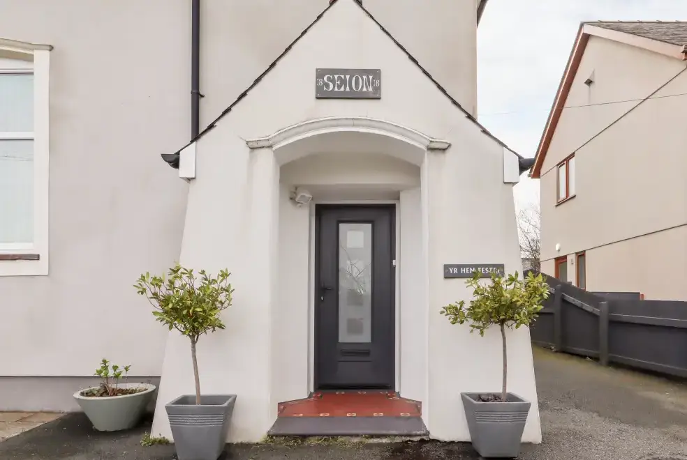 Surrounding area near Yr Hen Festri Unique Holiday House