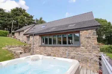 Ysgubor Tyddyn Isaf, Denbighshire, North Wales