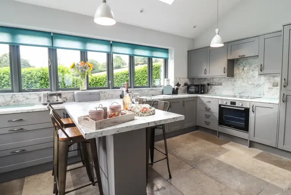 Kitchen/diner at Ysgubor Tyddyn Isaf