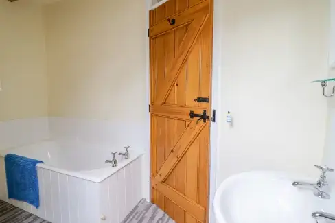 Family bathroom at Ysgybor Yd, Gwynedd