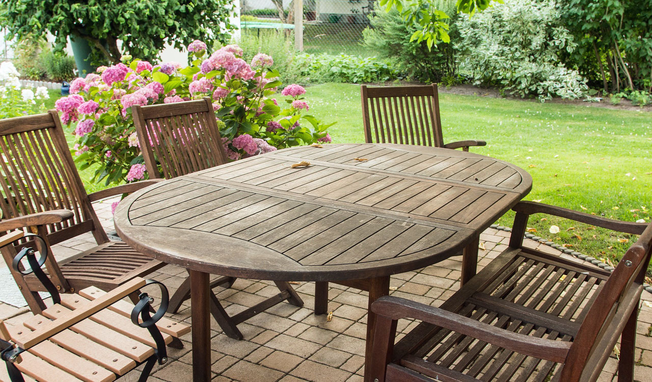 holiday cottage in Southwell with a garden