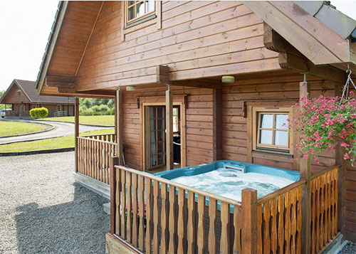 dog-friendly pine lodges for self-catering holidays in SCotland