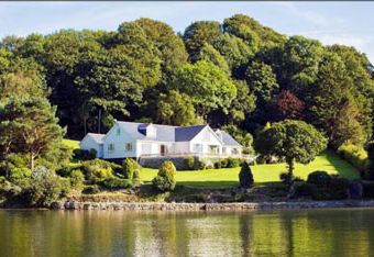 Waterfront, Riverside Self-Catering House with Swimming Pool