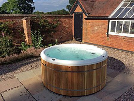 Coachman's 5 star rated cottage with hot tub