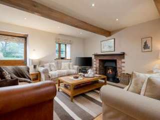 Sleeps 7+1, 5* Gold Cottage in rural location with shared games room  - Herefordshire