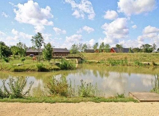 Holiday lodge with fishing lake