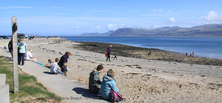 holiday cottages selfcatering accommodation near a beach in the Isle of Anglesey Wales