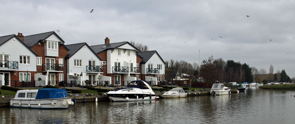 Loddon riverside self-catering apartments