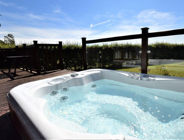 Pheasant Lodge hot tub, Cumbria